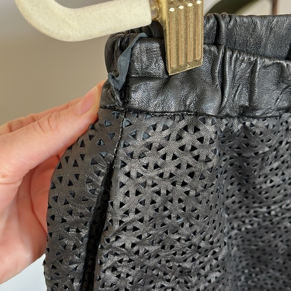 🌴 Madewell Faux Leather Shorts - Picture 5 of 6